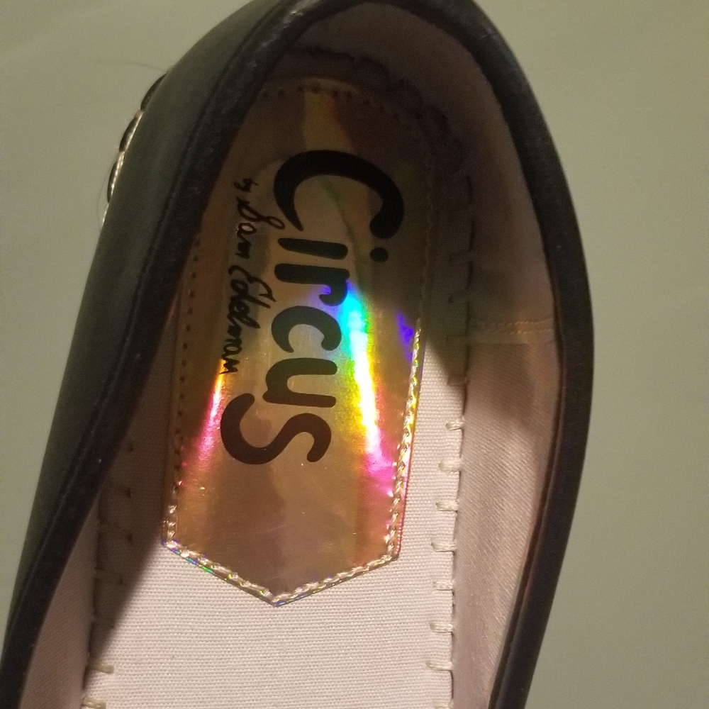 shoes - Picture 3 of 4